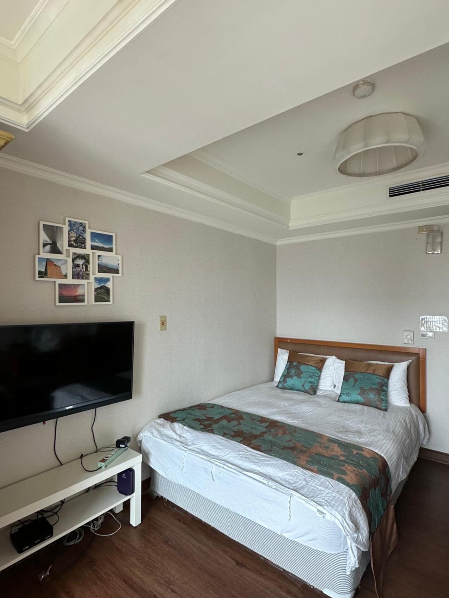 Luxury House Apartment Taichung Exterior photo